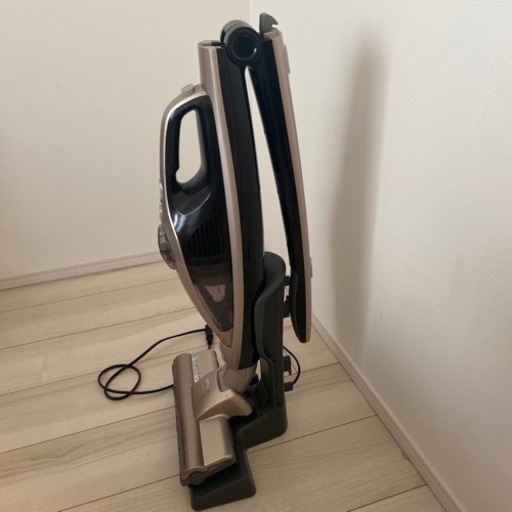 折りたたみ充電式掃除機