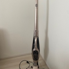 折りたたみ充電式掃除機の画像