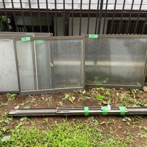 洗面　窓サッシ