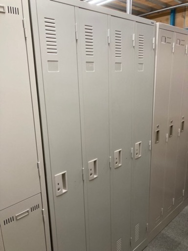 プラス 4人用ロッカー カギ有 中古