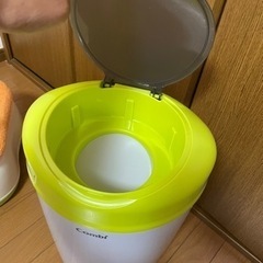 おまる　おむつゴミ箱　コンビの画像