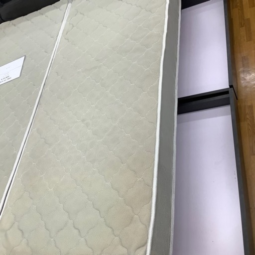 クイーンベッド