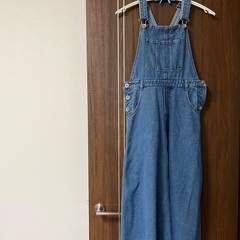 ナチュラルビューティベーシック　デニム生地　ジャンパースカートの画像