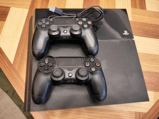 【美品】PS4本体、コントローラー×2+おまけソフト