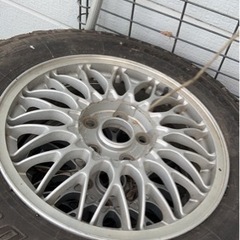 ホイール、タイヤ付きの画像