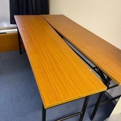 折りたたみ長い机の画像
