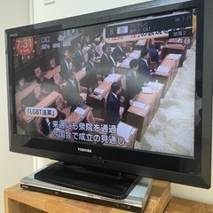 テレビ TOSHIBA 32型 リモコン付きの画像