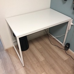 しろーいデスク