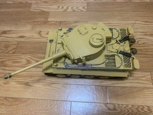 ヘンロン2.4GHz 1/16 戦車ラジコン　タイガーI型