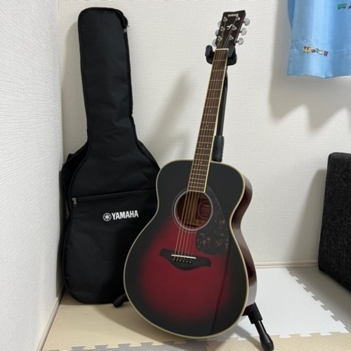 YAMAHAギター、スタンドとケース付き、ほぼ新品