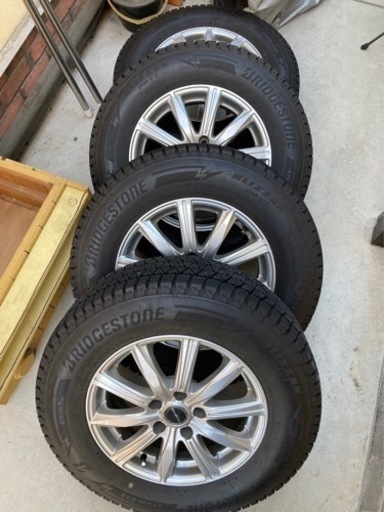 スタッドレスタイヤ・ホイール４本 ブリヂストン215 70R16