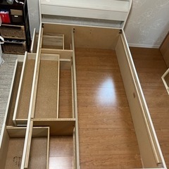 セミダブル白⭐︎フレーム&マットレスのセットの画像