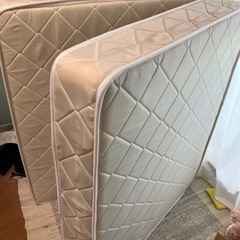 セミダブル白⭐︎フレーム&マットレスのセットの画像