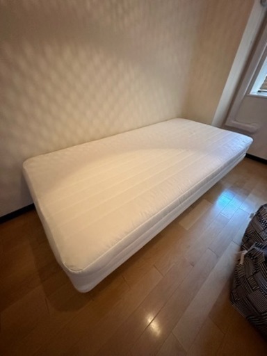 無印良品　シングルベッド（脚付き）