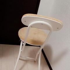 折りたたみ椅子の画像