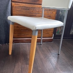 白い椅子(お取引き中)の画像