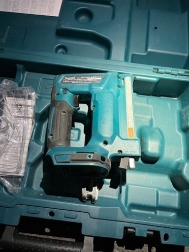 マキタ　充電式タッカ　ST312