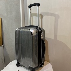 スーツケース　小型キャリーバッグ　鍵あり　早く取りに来ていただける方優先の画像