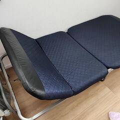 折り畳み式ベッドの画像