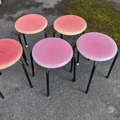 丸イス五脚いりませんかの画像