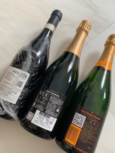 【取引完了しました】ジャンヴェッセル　ヴーヴクリコイエロー　バローロ