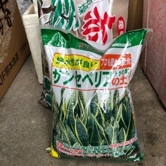 赤玉土　腐葉土など
