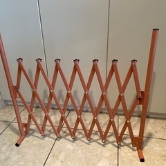 【差し上げます】伸縮 ペットゲート アルミ製 (幅150cm×高さ70cm)の画像