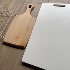 まな板とディッシュスタンドのセットの画像