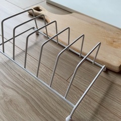 まな板とディッシュスタンドのセットの画像