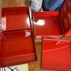 プラスチックお重　三段と四段セットの画像