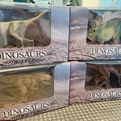 恐竜フィギュア　4体