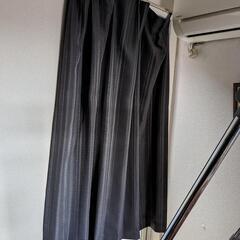 美品　ニトリ　遮光カーテン　黒　グレー