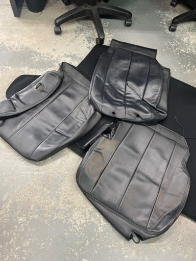 汎用品シートカバーとトランクルームに敷く汎用品カバーのセット販売‼️