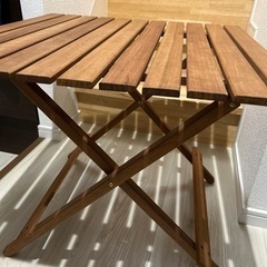 折りたたみ式テーブルの画像