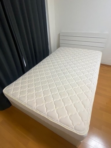 【引き取り限定】セミダブルベッド（マットレス付き）