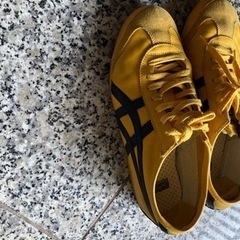 オニツカタイガー　イエロー・ブラック　27.5センチの画像