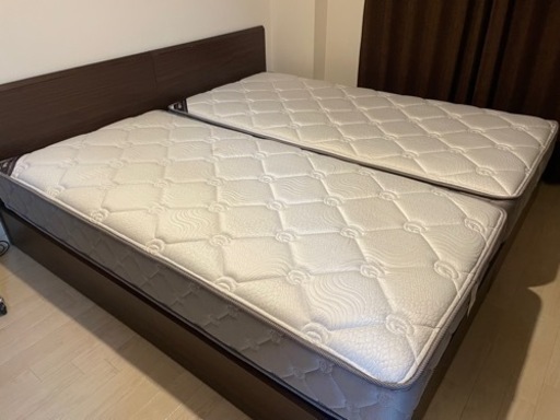 ベッドフレームマットレスセット（お話中）