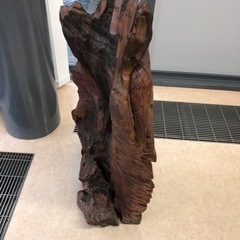 木彫りの置物　鷹の木彫り　差し上げます。の画像
