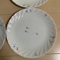 チューリップ柄　花柄　お皿4枚セットの画像