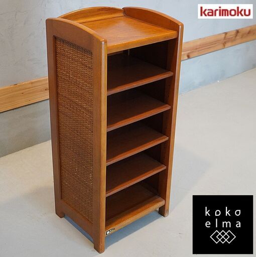 国内老舗家具メーカーkarimoku(カリモク家具)のスリッパラックです。サイドラタンがアクセントの収納棚。コンパクトでスリムなフォルムは置く場所を選びません。DF110