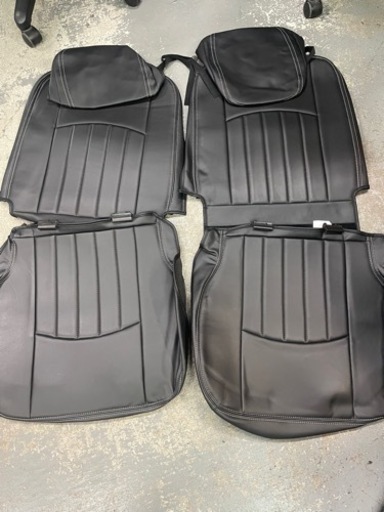 新品、未使用　汎用品シートカバー　白のライン入り