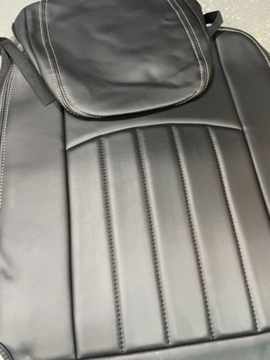 新品、未使用　汎用品シートカバー　白のライン入り