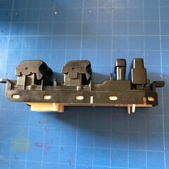 ヴォクシーZRR７０の運転席側スイッチの画像