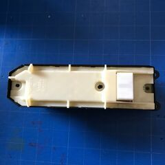 ヴォクシーZRR７０の運転席側スイッチの画像