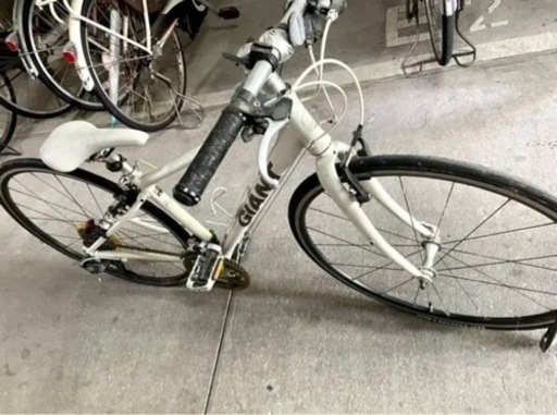 【お譲り先決まりました】GIANT クロスバイク