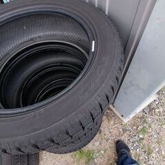 225/50R17 スタッドレスタイヤ　4本セット！！の画像