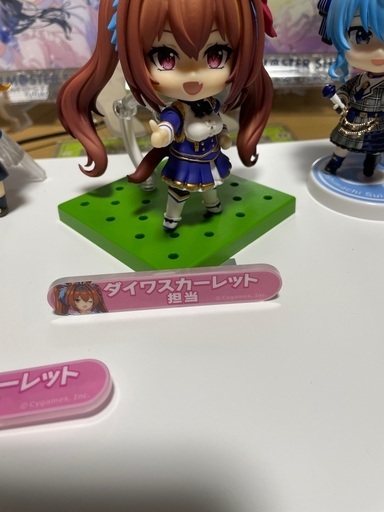 ウマ娘　ダイワスカーレット担当アクリルバッジ