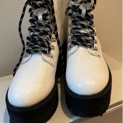 ホワイト 厚底ブーツ 25.0cm