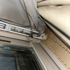 カーテンレールを取り外してください