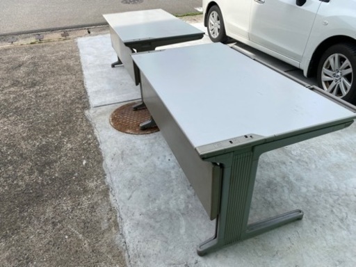 中古事務机　2台6000円　（3000円/1台）